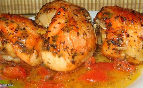Курица, тушенная с 
грибами в томатном соусе
